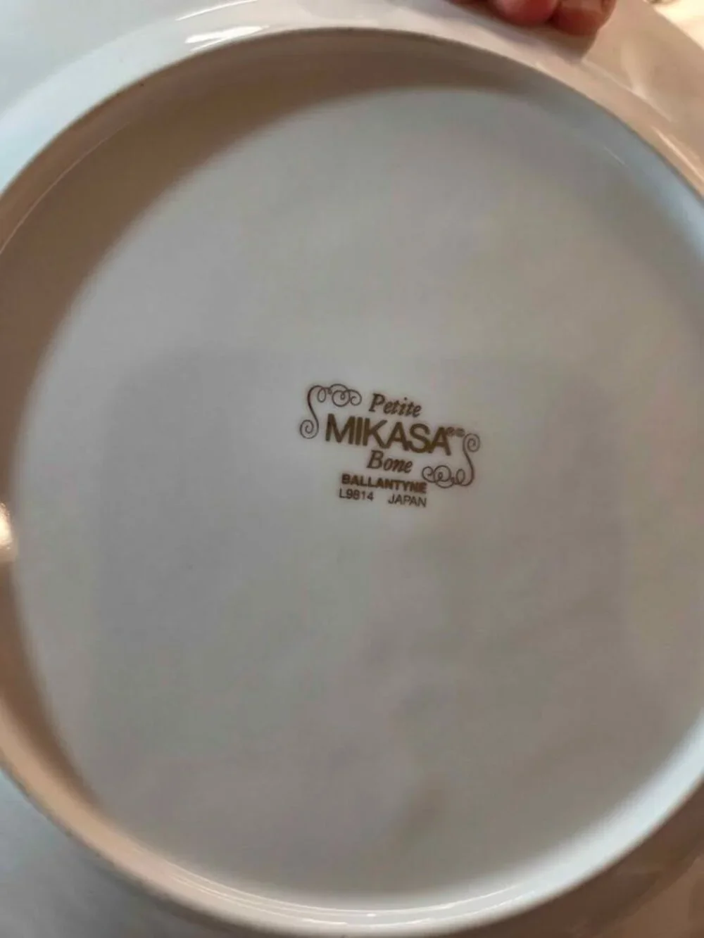4 Mikasa Ballantyne pattern (L9814) dinner plates